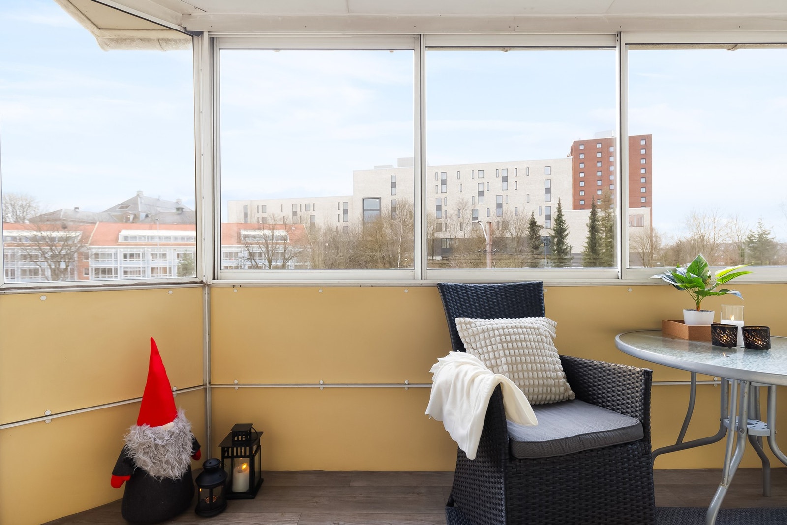 Det at balkongen er innglasset gjør at den kan tas i bruk fra tidlig vår til sen høst. Galleribilde