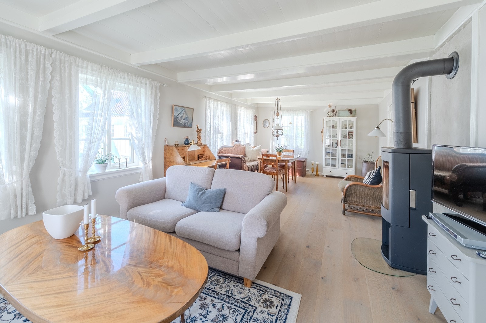 Moderne peisovn gir god varme Galleribilde