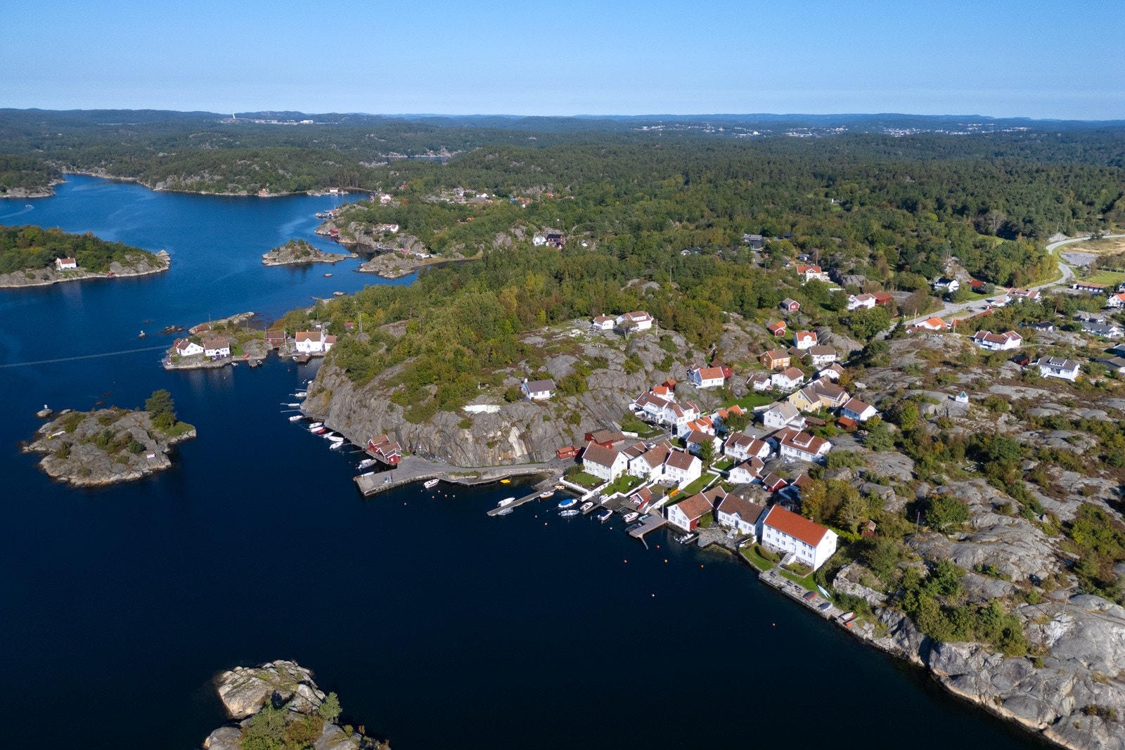 Fra egen brygge er man raskt ute i Blindleia Galleribilde