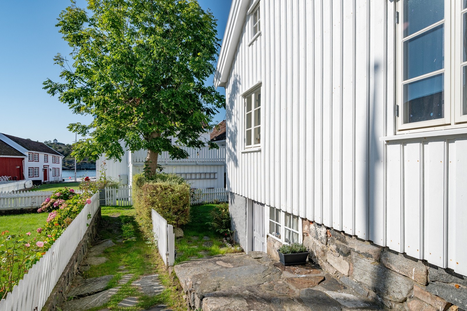 Utvendig adkomst til kjeller Galleribilde