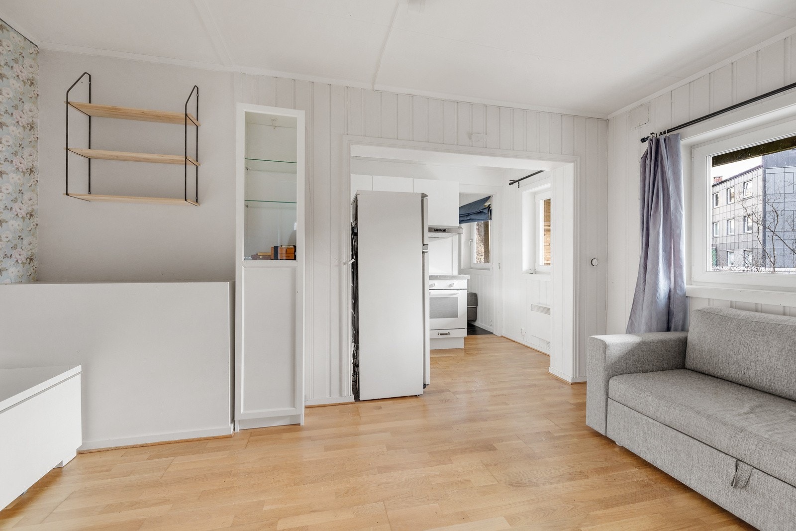 Kjøkkenet er i delvis åpen løsning med stuen. Galleribilde