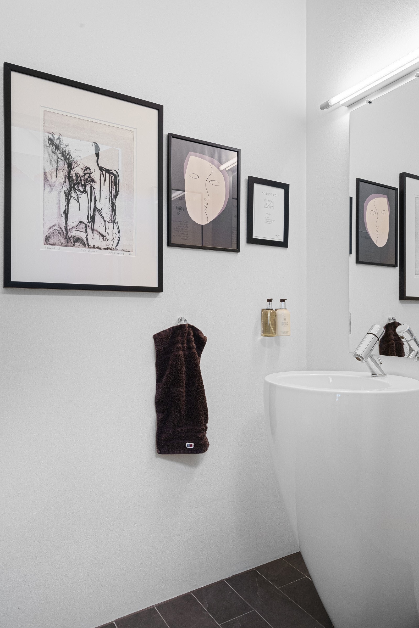 Alessi Laufen wc og vask. Galleribilde