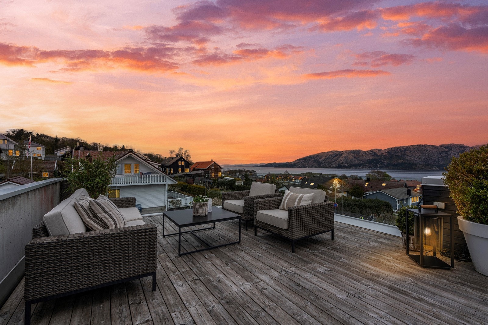 Takterrasse på hele 76 kvm med fin utsikt og gode solforhold. Galleribilde