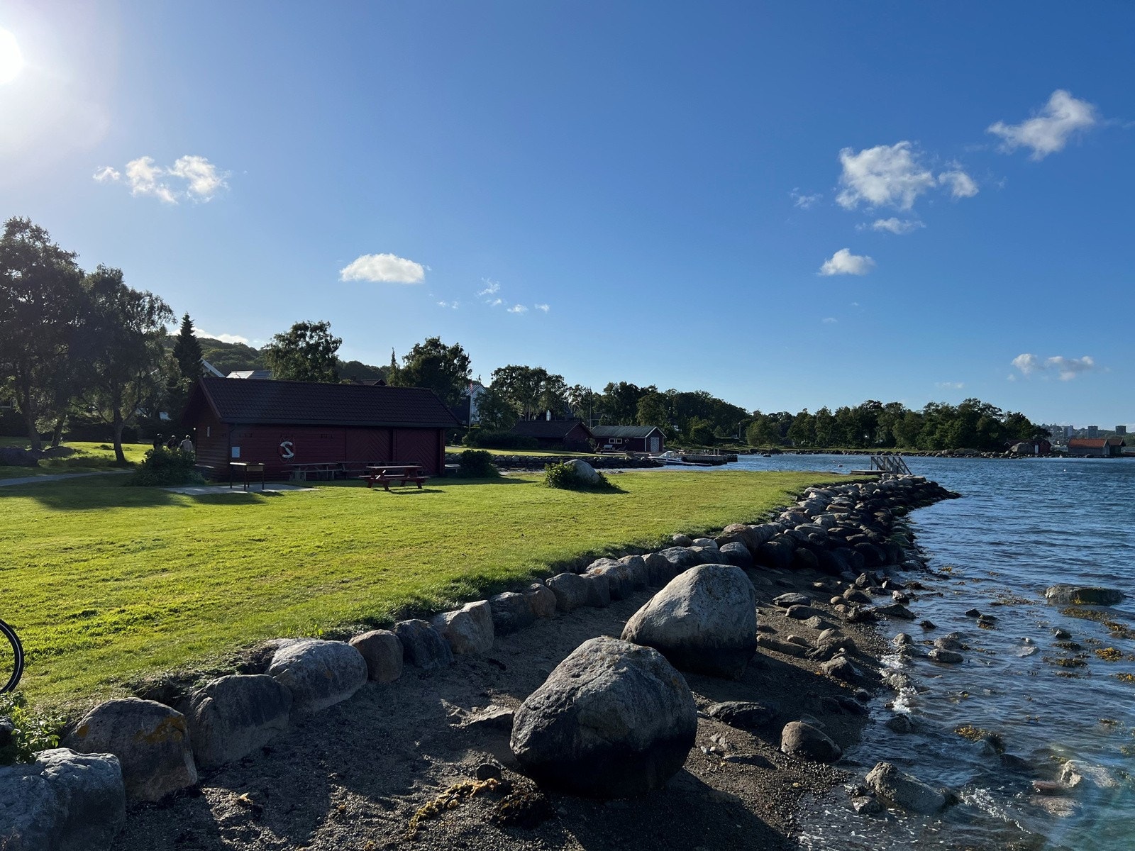 Småbåthavn i naturskjønne omgivelser er kun 5 minutters spasertur unna. Galleribilde