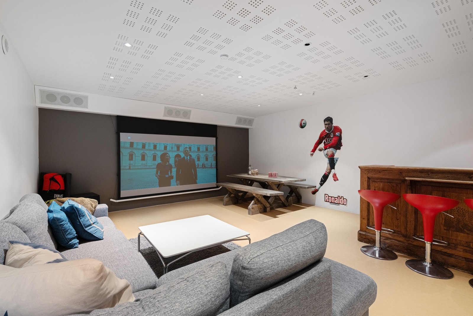 Aktivitetsrom for barna i huset med god plass til alt av aktiviteter. Galleribilde