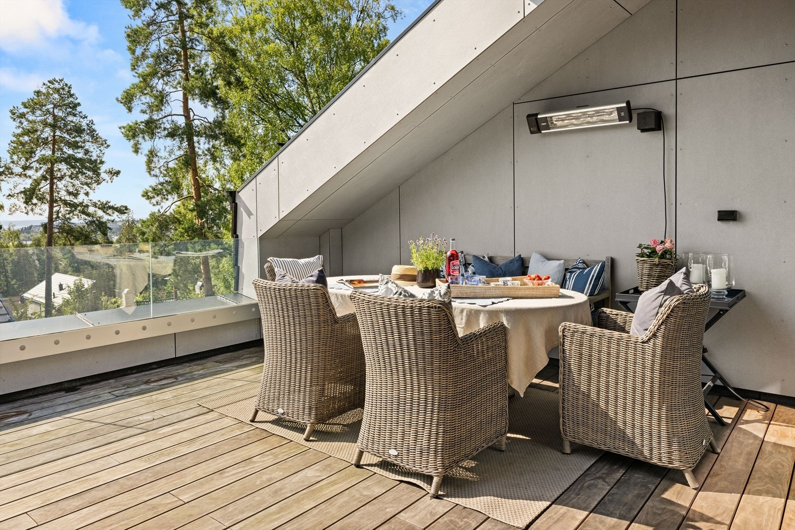 Stor takterrasse med masse plass - Det er lagt opp vann og strøm for utekjøkken på takterrassen om ønskelig. Galleribilde