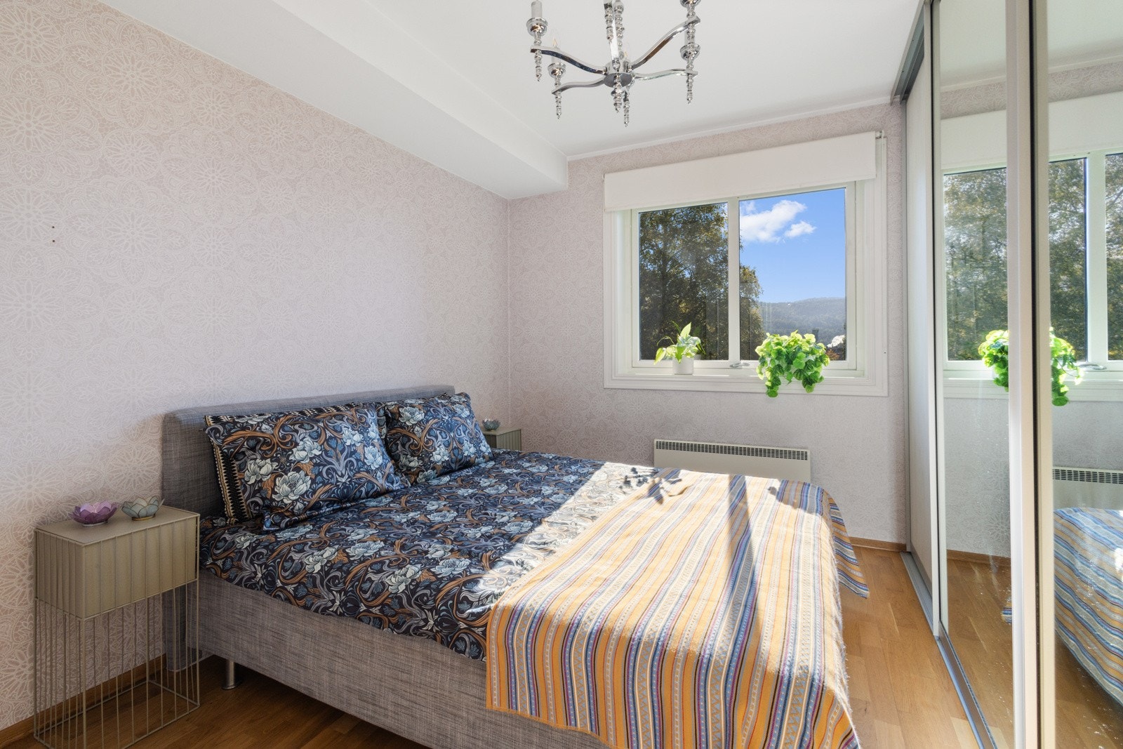 Hovedsoverommet vender mot hagen Galleribilde