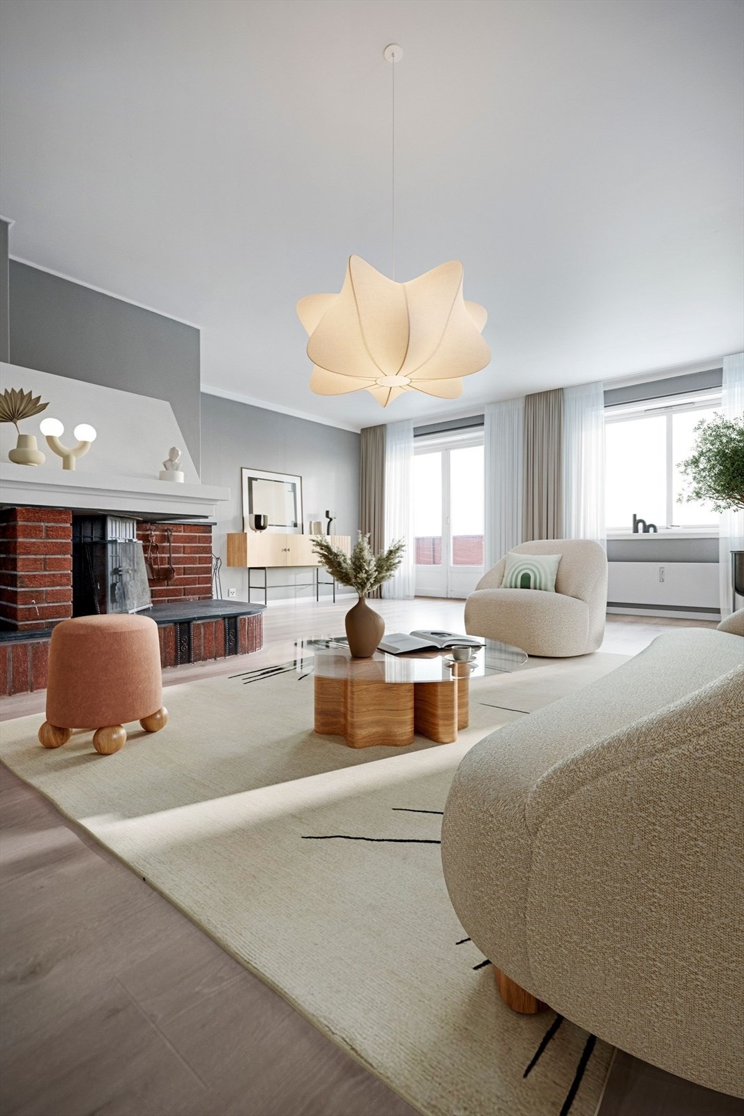 Stuen er det naturlige oppholdsrommet i leiligheten, og er et stort, lyst og innbydende rom. Galleribilde