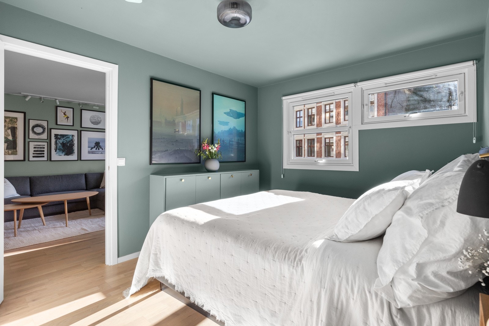 Leiligheten har totalt tre soverom. Alle vender mot rolige omgivelser. Galleribilde