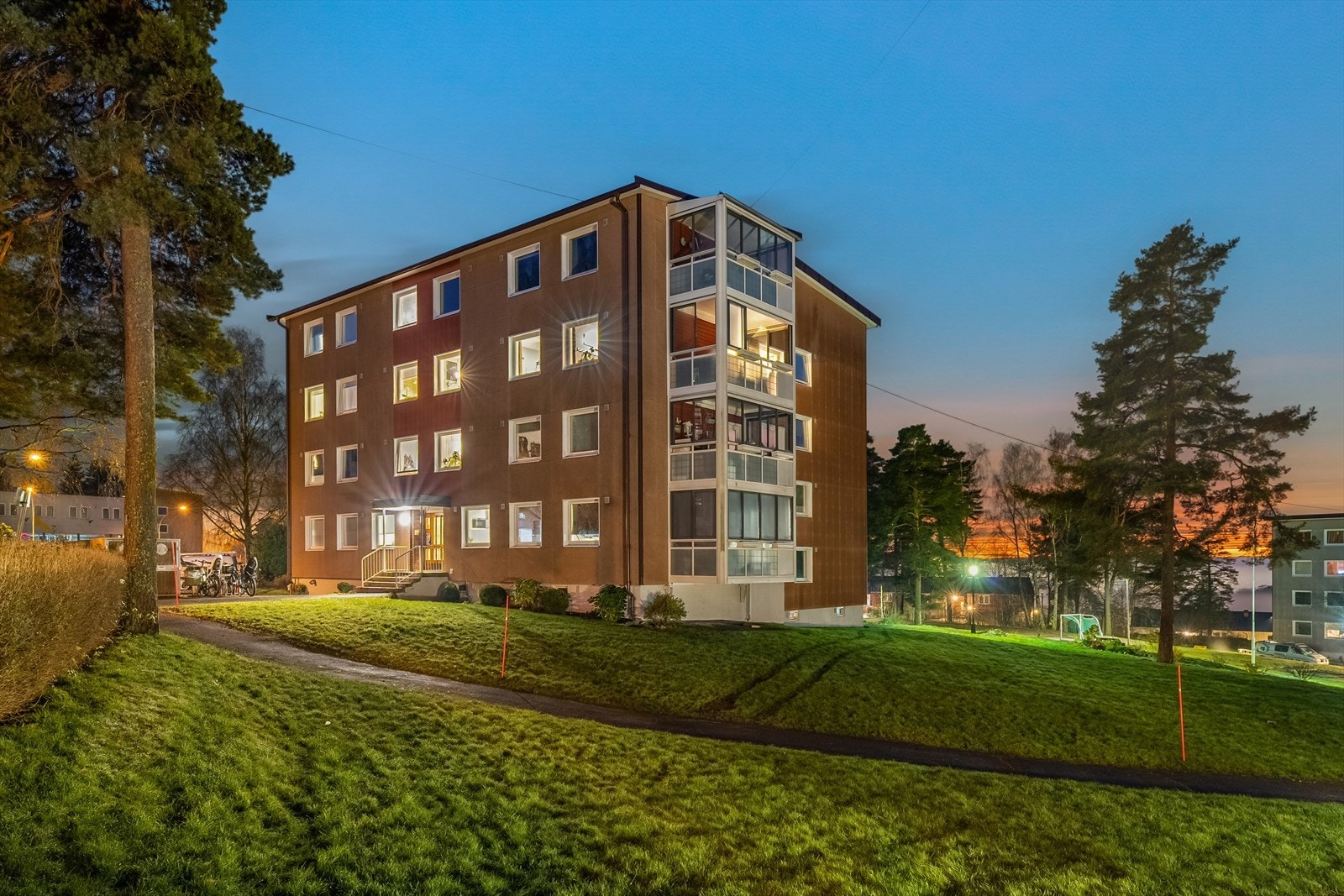 Leiligheten disponerer to kjellerboder på totalt ca. 5 m² og en loftsbod på ca. 4 m². Galleribilde