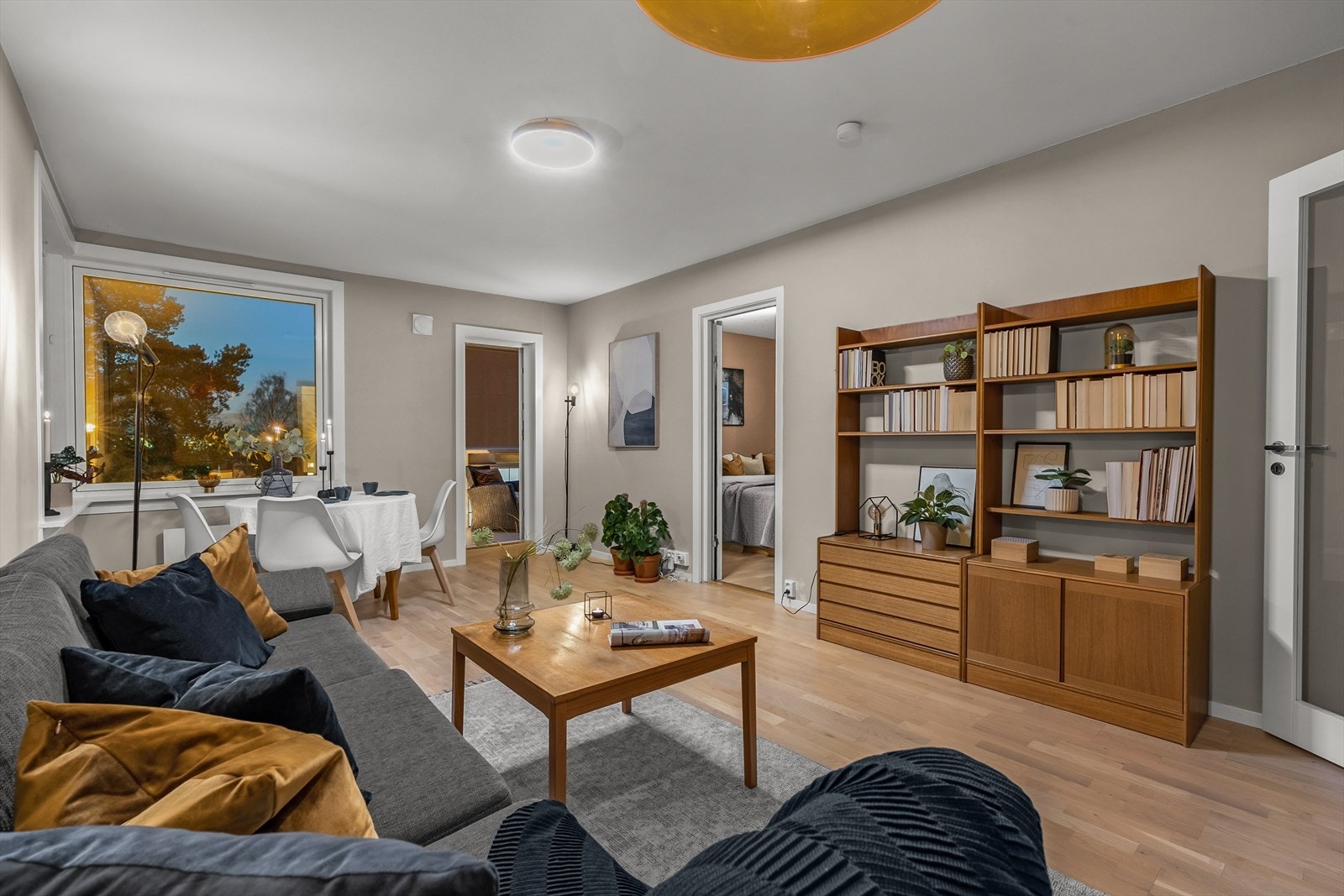 Plass til å invitere venner og familie på hyggelige sammenkomster. Galleribilde