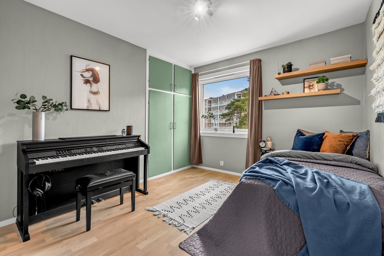 Rommene ligger svalt mot øst. Galleribilde