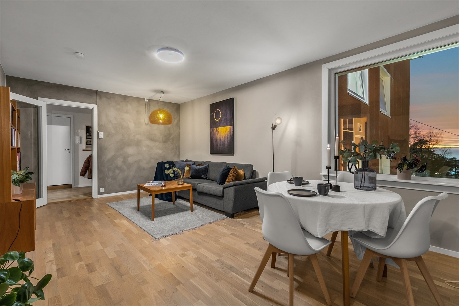 Vinduer med trelags isolerglass, produsert i 2019. Galleribilde