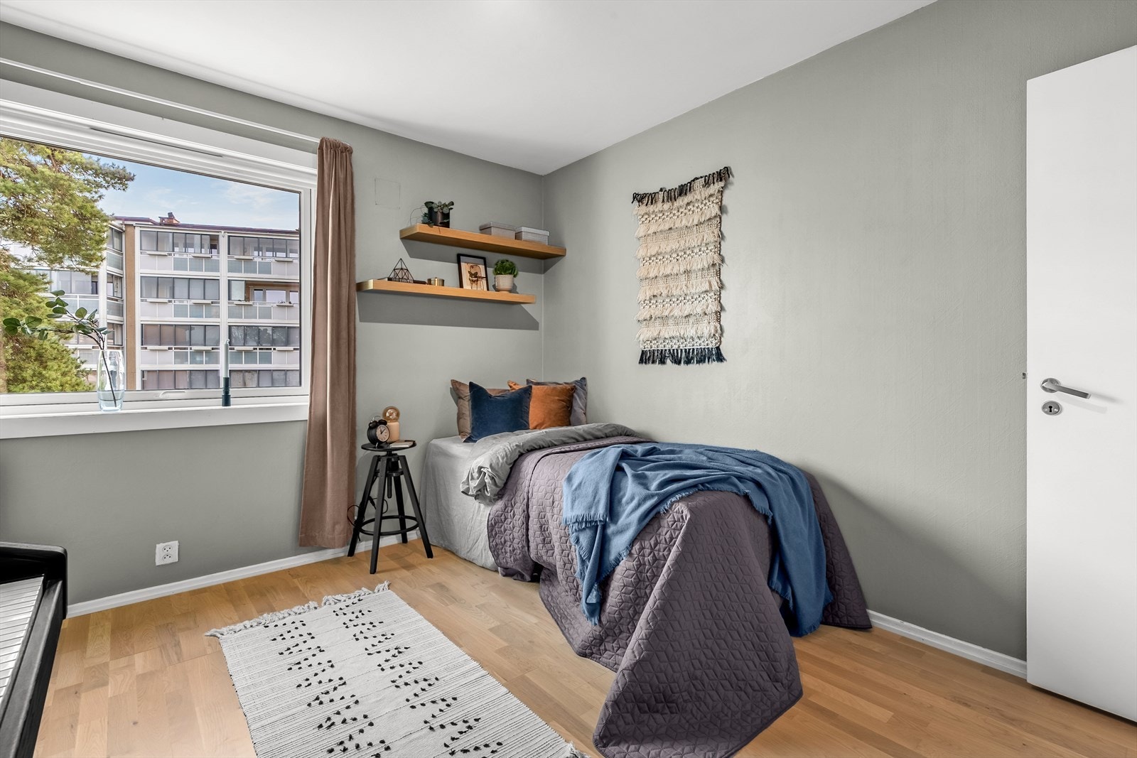 Det andre soverommet er også av god størrelse - passer ypperlig som barnerom, gjesterom eller kontor. Galleribilde