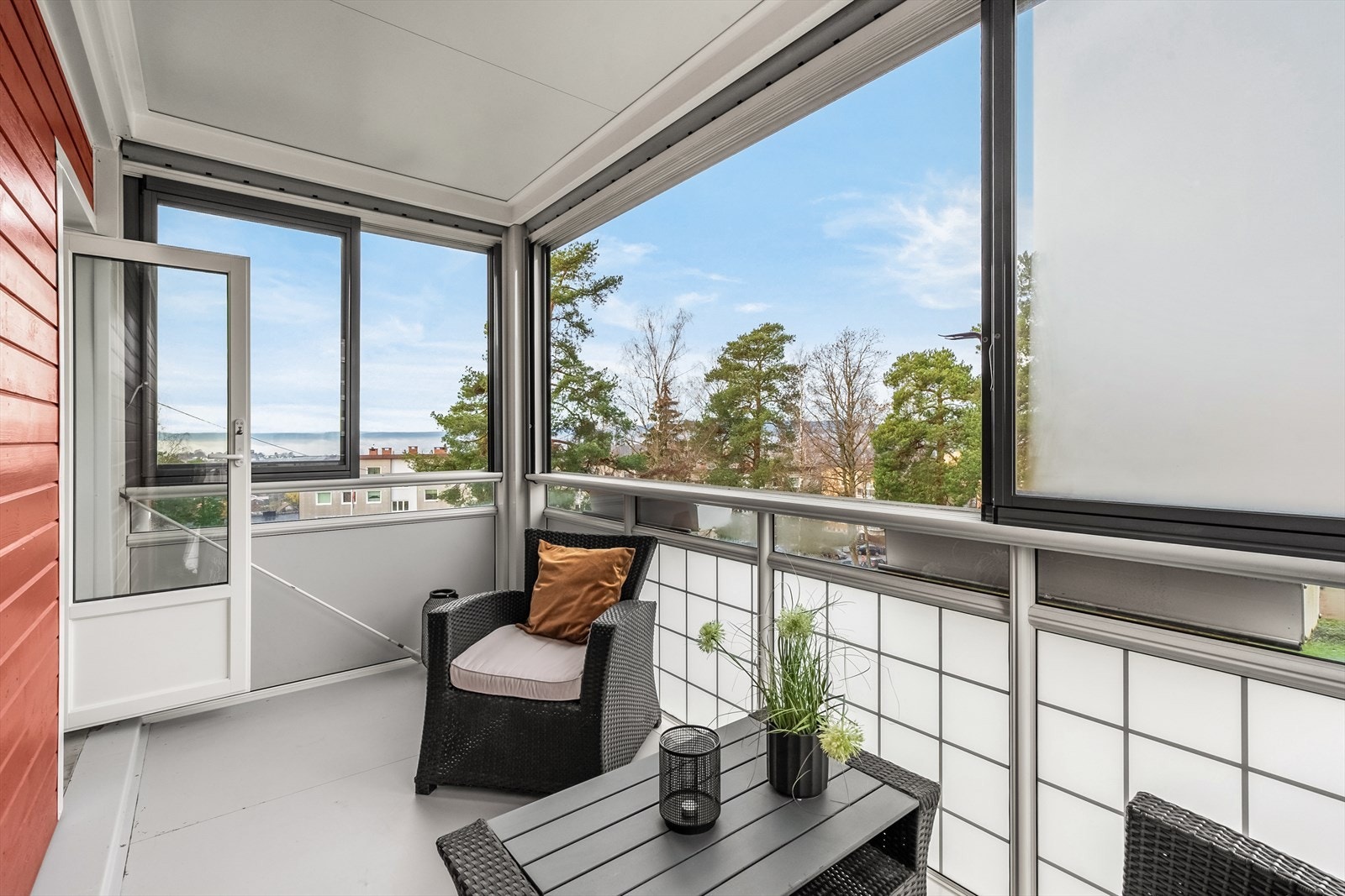 Innvendig solskjerming er ikke montert i dag, men medfølger salget. Galleribilde