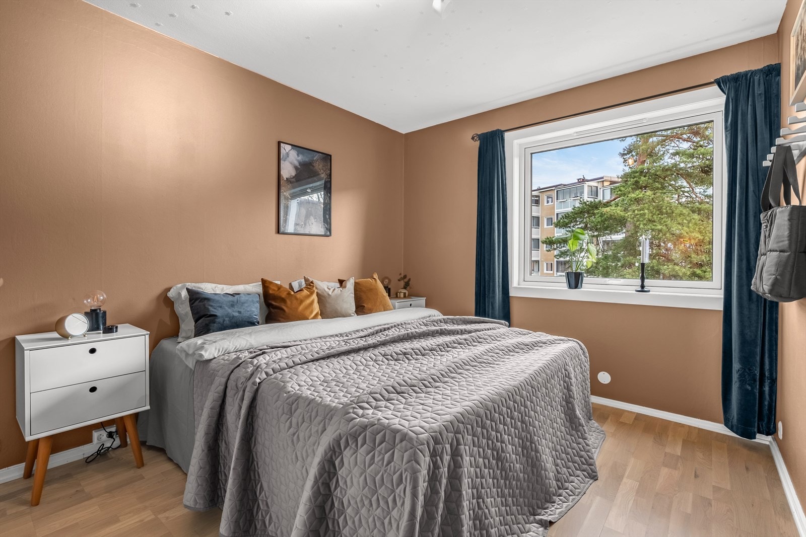 Videre byr boligen på to gode soverom. Galleribilde