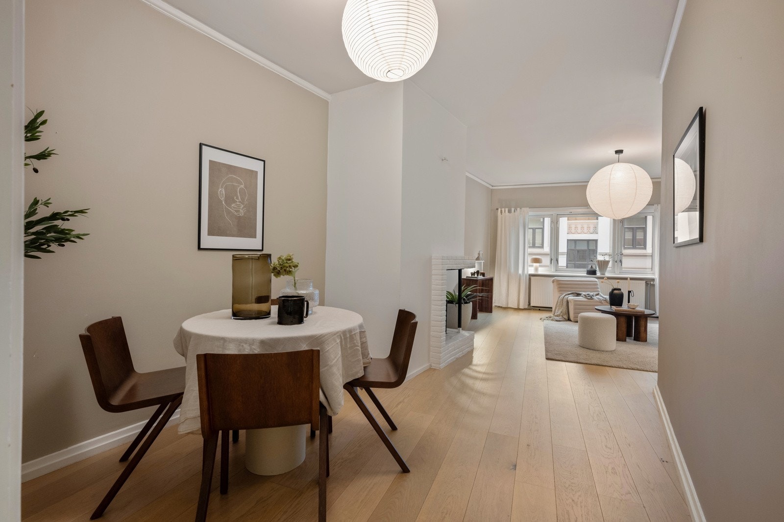 Møbleringsvennlig stue som kan innredes i to ulike soner. Galleribilde