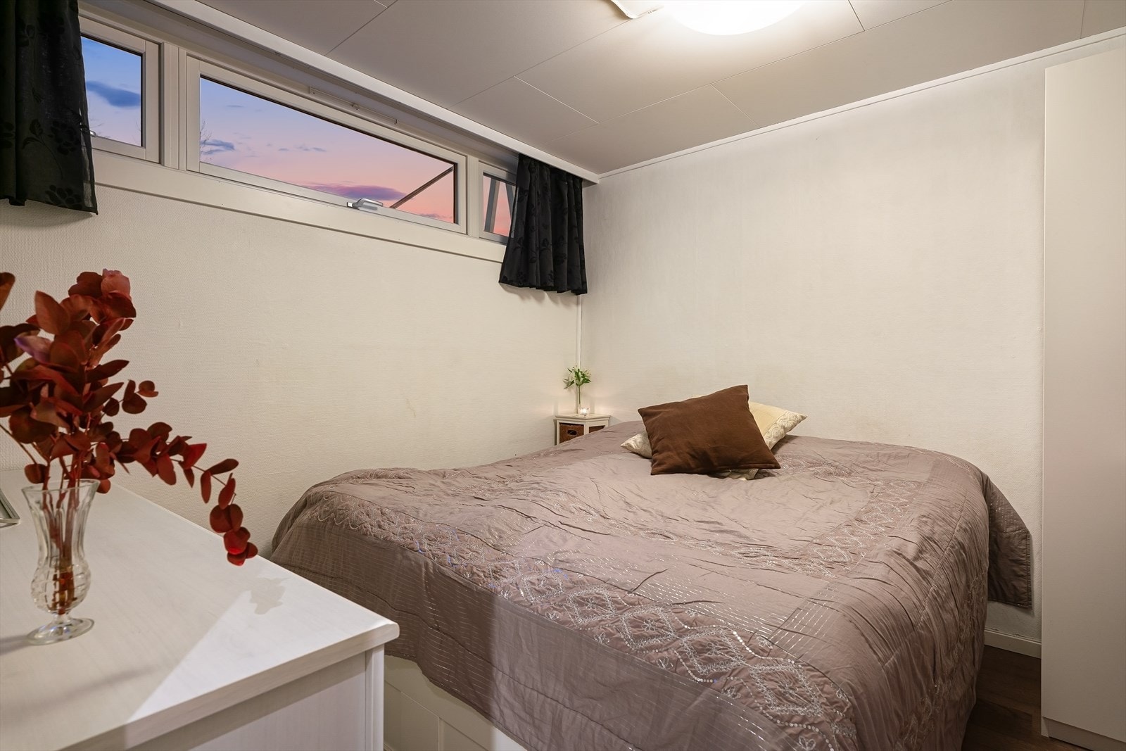 Kveldsstemning på soverommet. Galleribilde