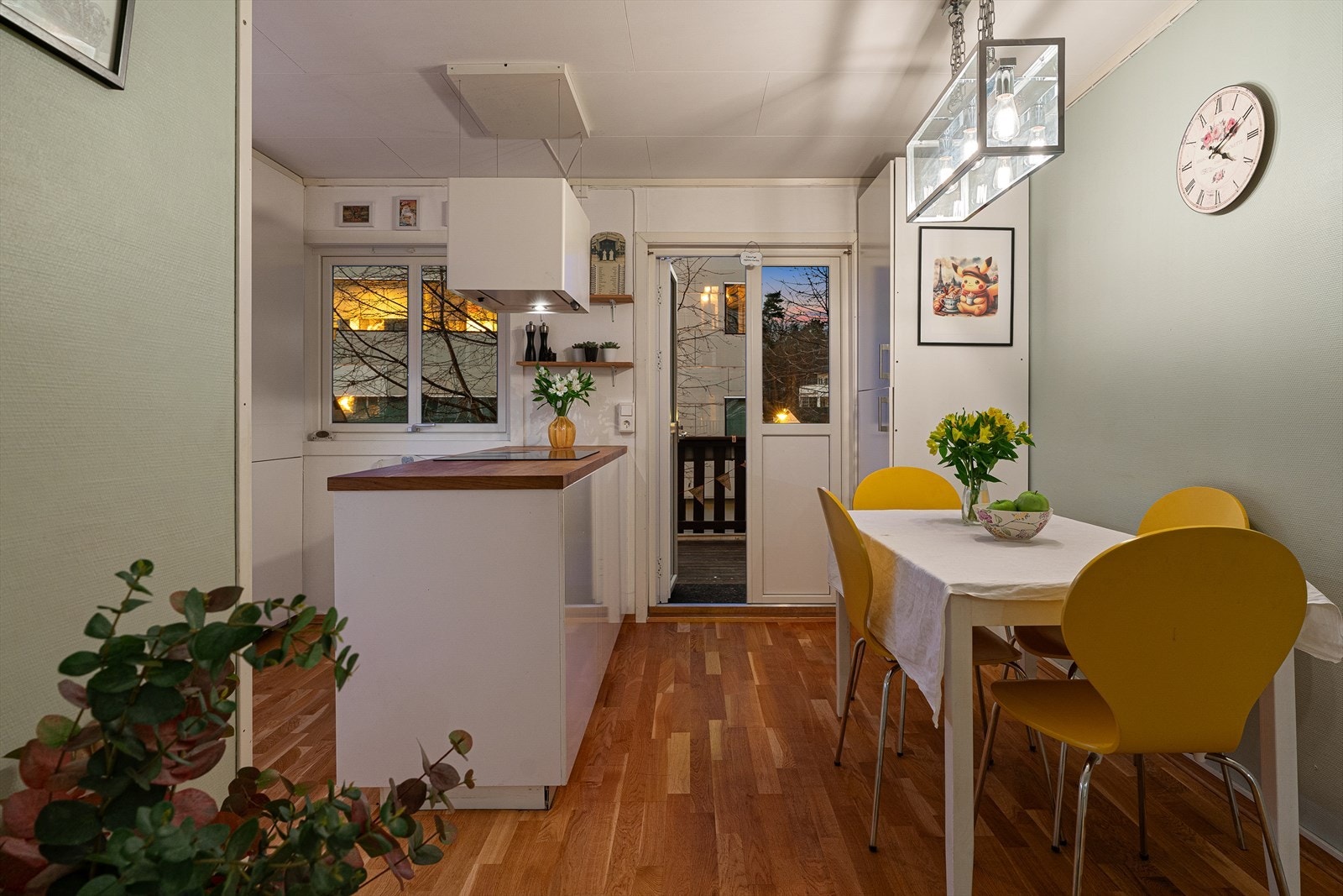 Kveldsstemning på kjøkkenet. Galleribilde