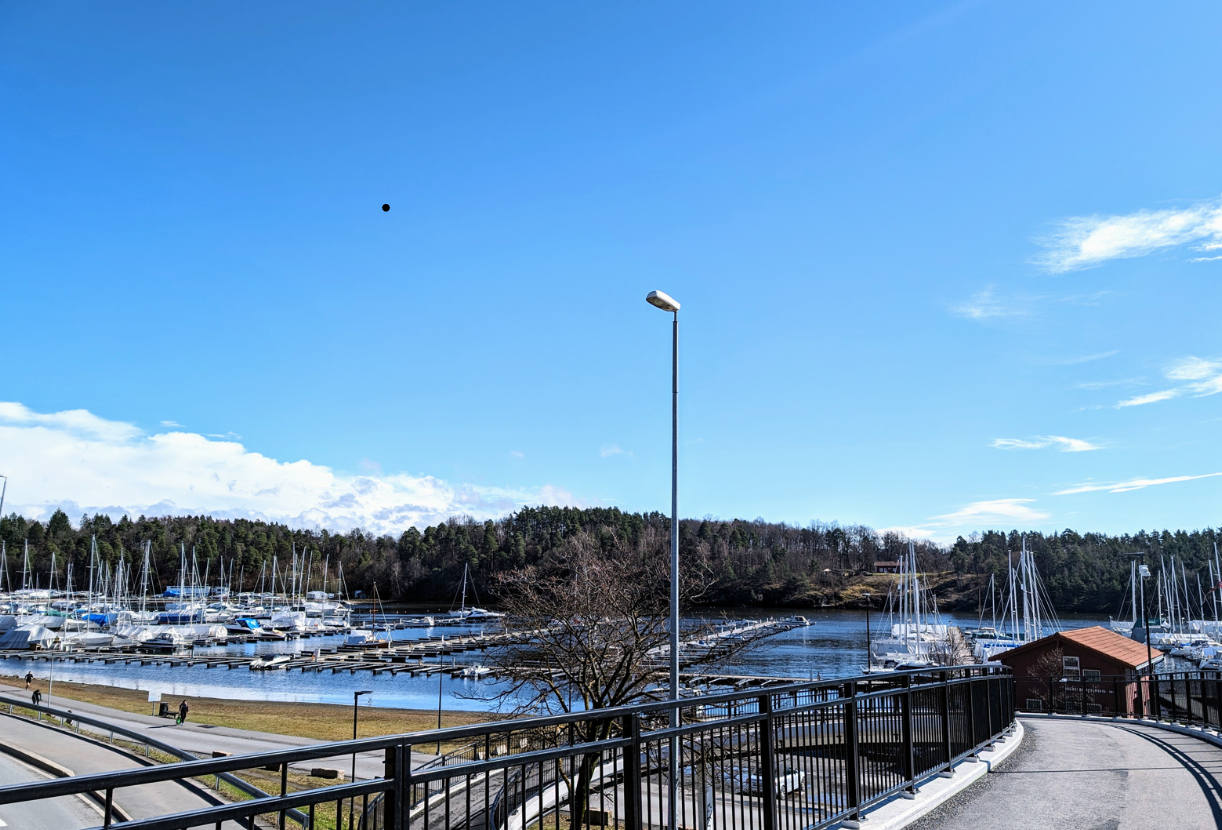 Via bro er det bussforbindelse fra Maritim til Skøyen/sentrum. Galleribilde
