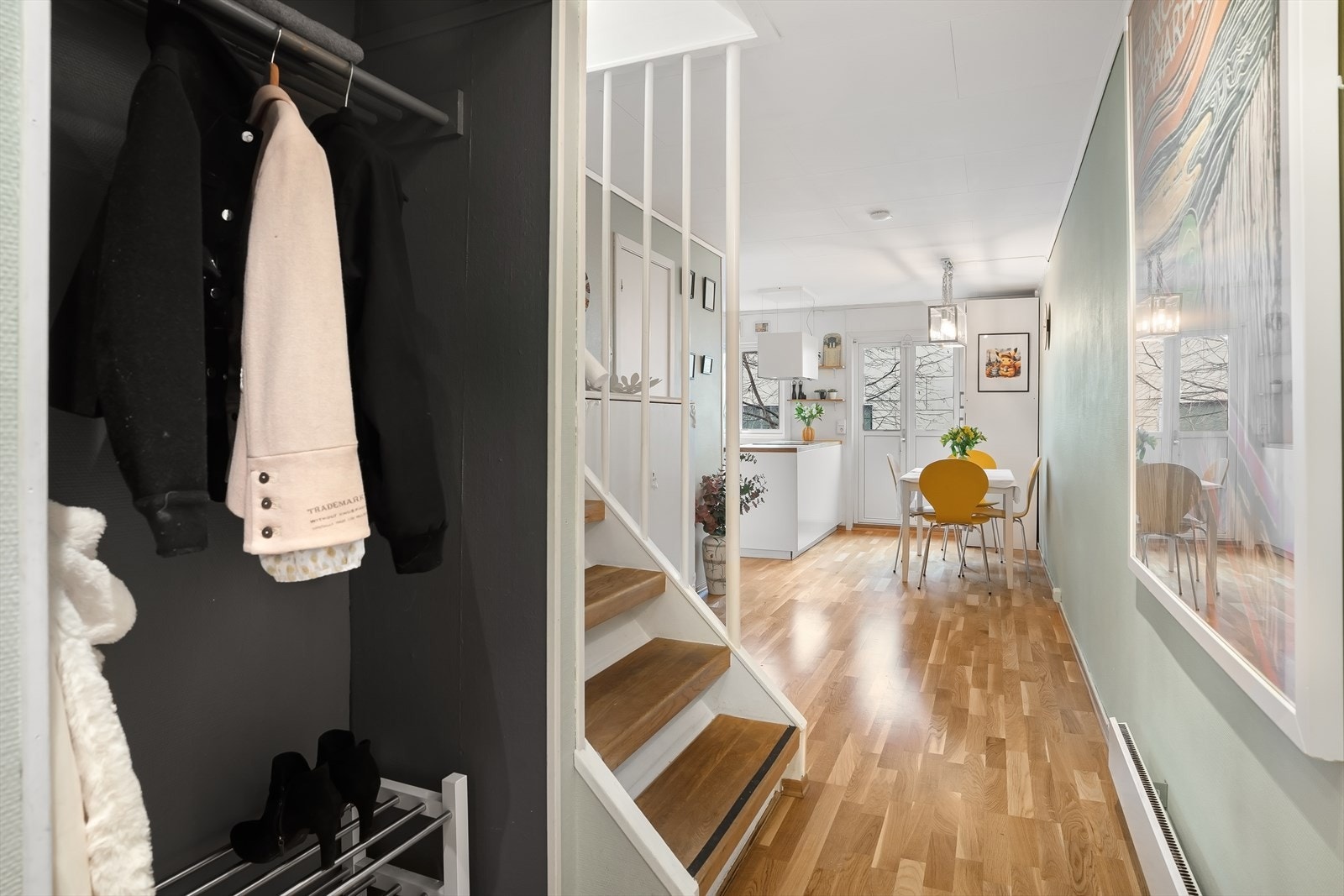 Oppheng for yttertøy i entre/gang. Galleribilde