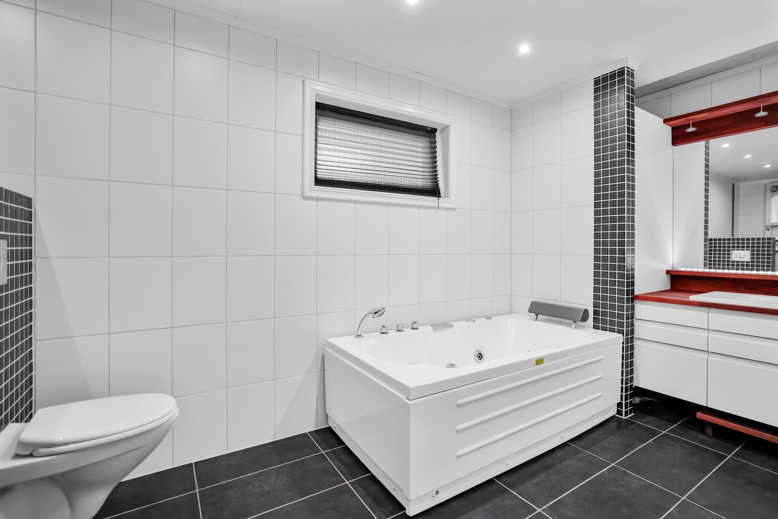 På dette badet er det også gulvvarme Galleribilde