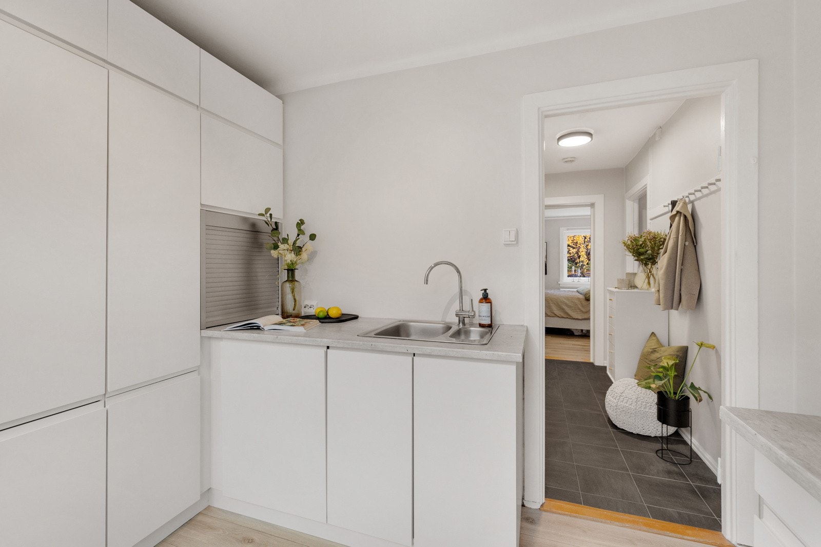 Kjøkken fra Kvik fra 2015 med integrerte hvitevarer Galleribilde