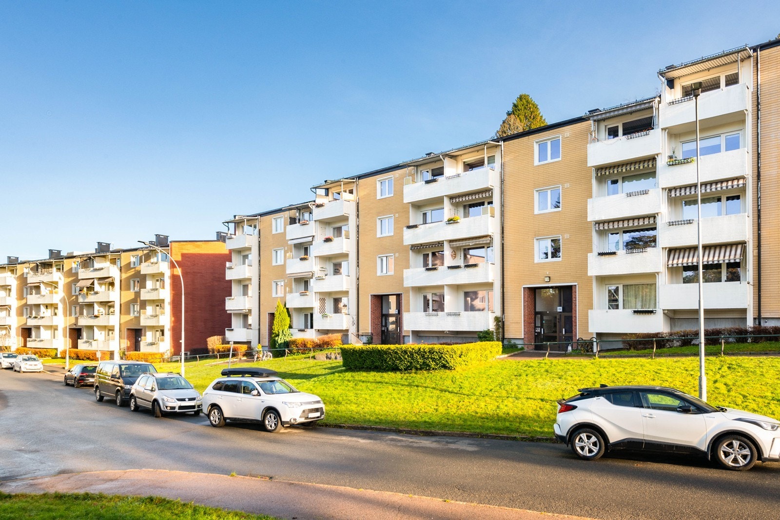 Både garasjeplasser og parkeringsplasser til leie i borettslaget etter venteliste Galleribilde