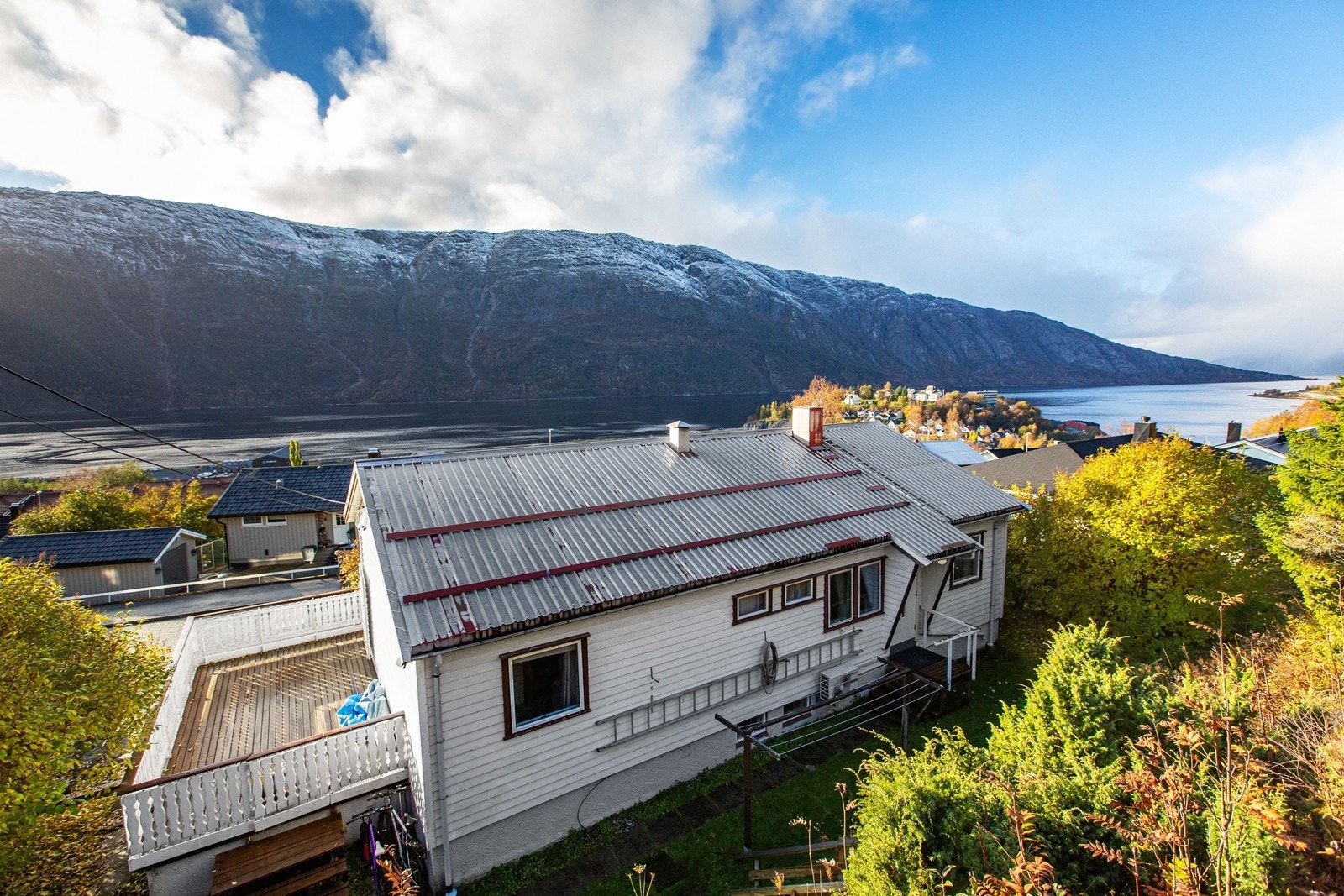 Utsikt mot Øyfjellet , Halsøy og ut Vefsnfjorden Galleribilde