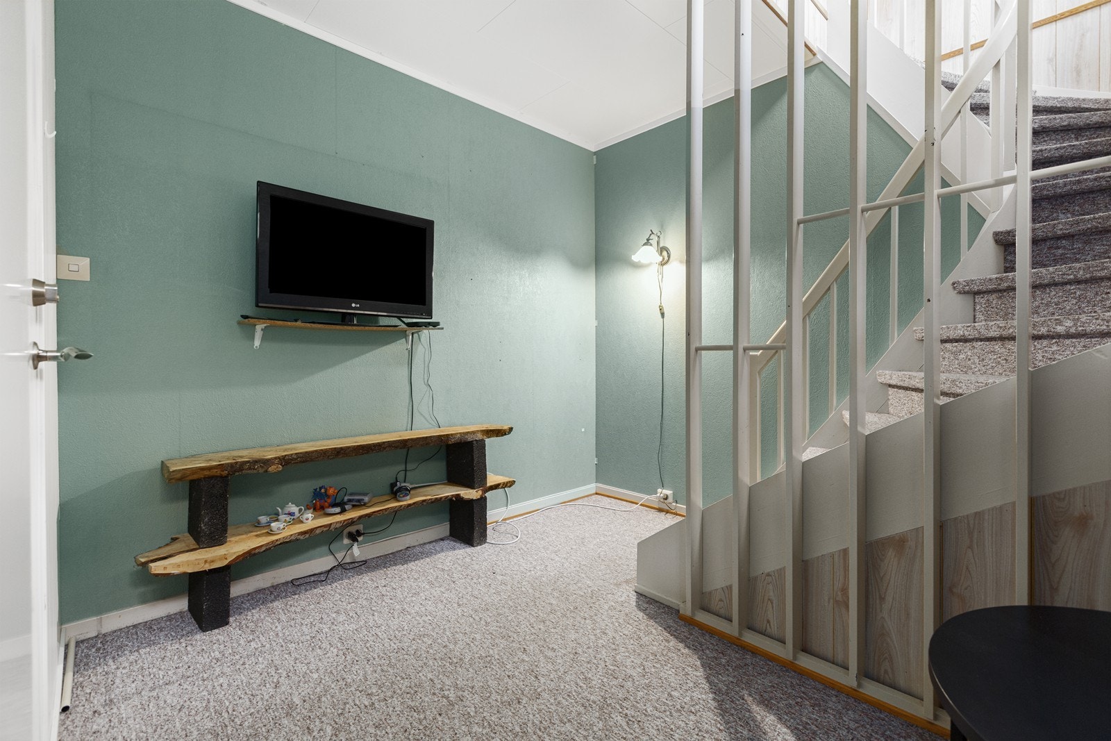 Hall, her brukt som kjellerstue Galleribilde