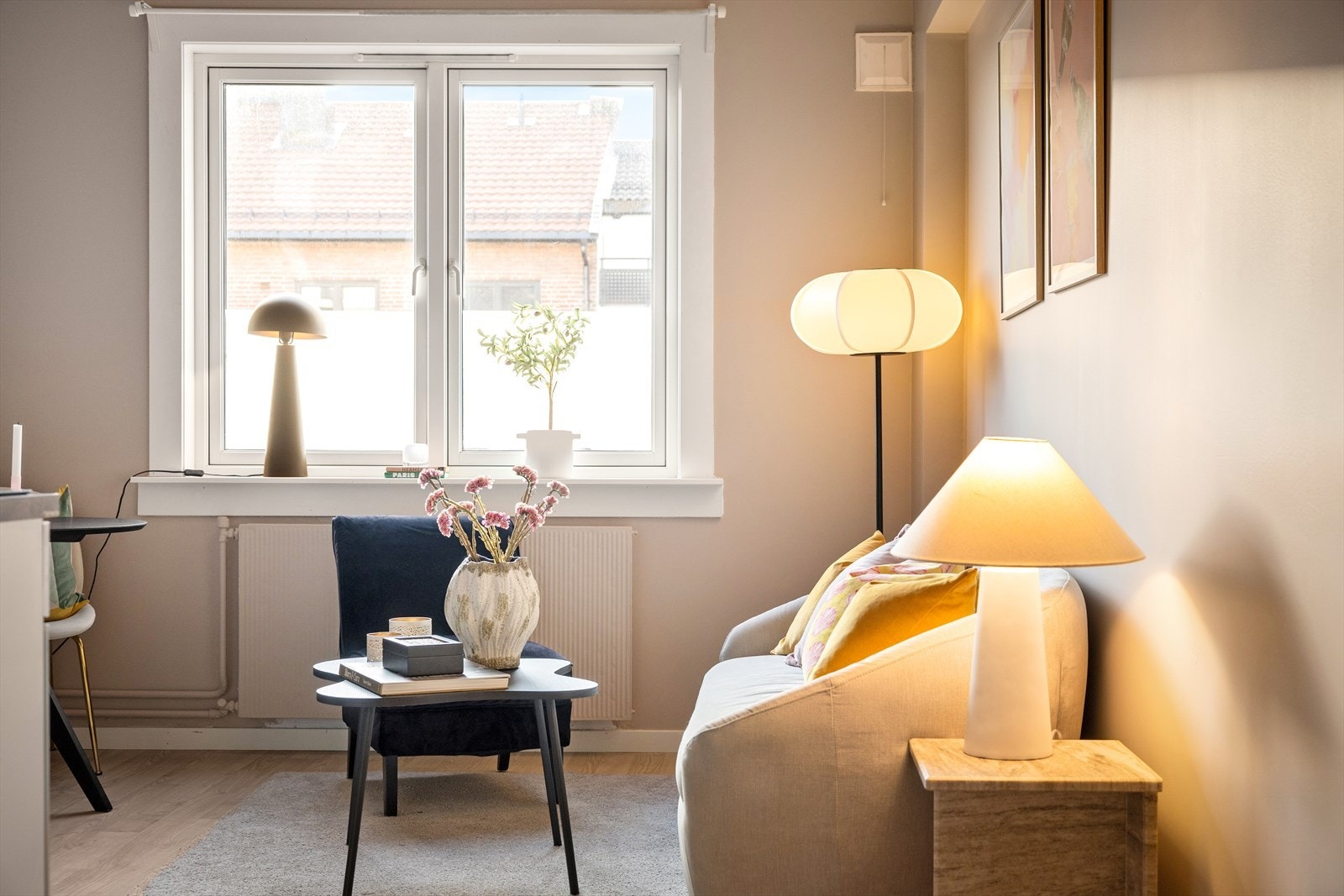 Den gode takhøyden gir en særdeles lys og luftig atmosfære. Galleribilde