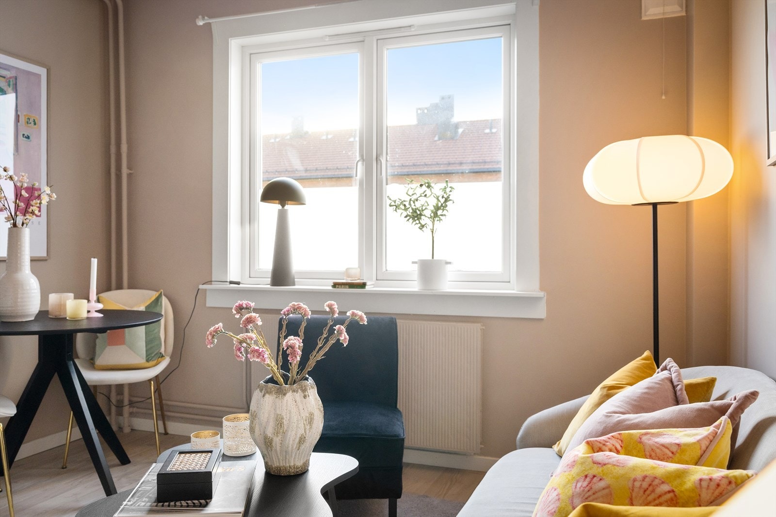 Fyring, varmtvann og fibernett 100/100Mbit er inkludert i fellesutgiftene. Galleribilde