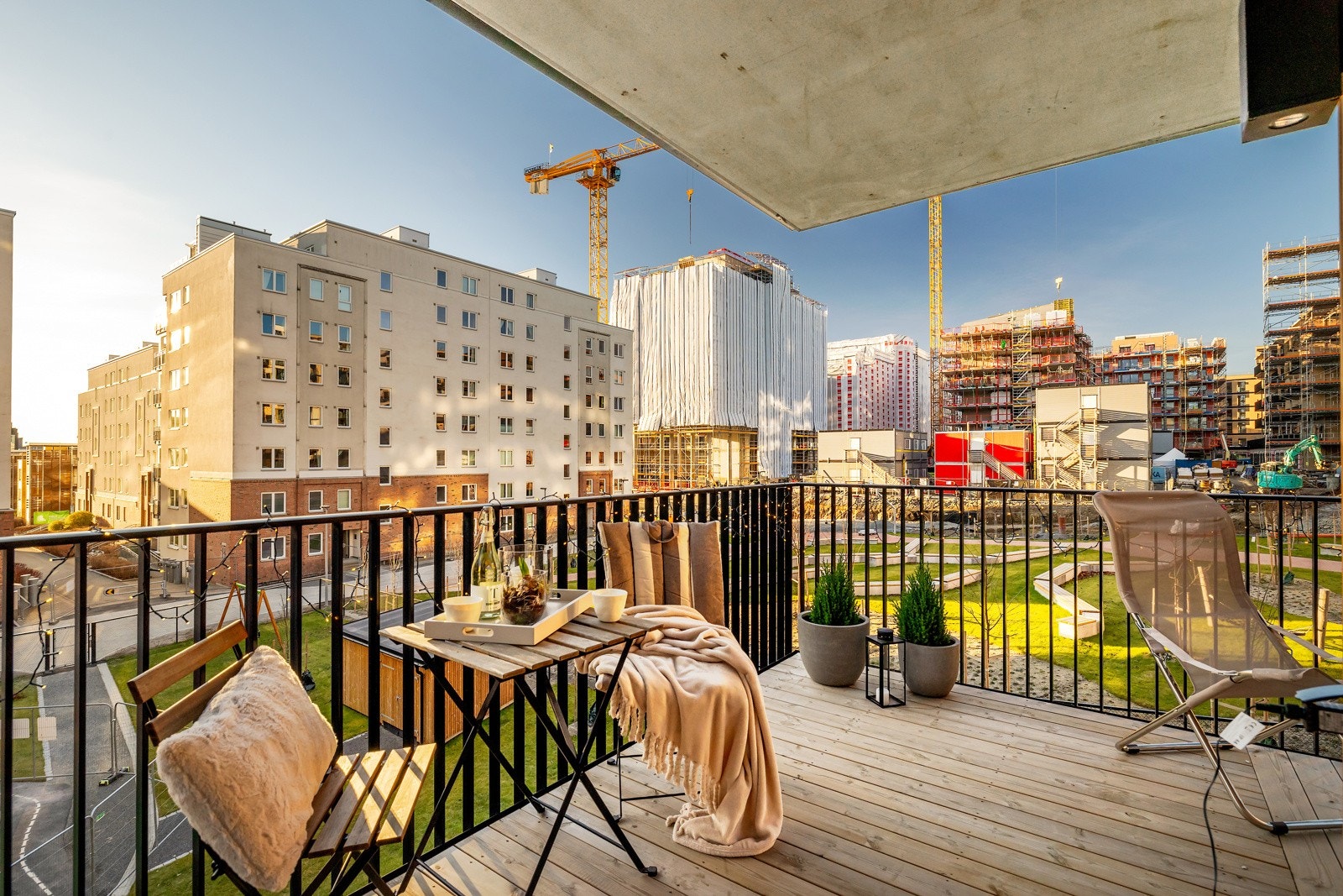 Leiligheten har en flott beliggenhet med utsikt mot Lille Løren Park. Galleribilde