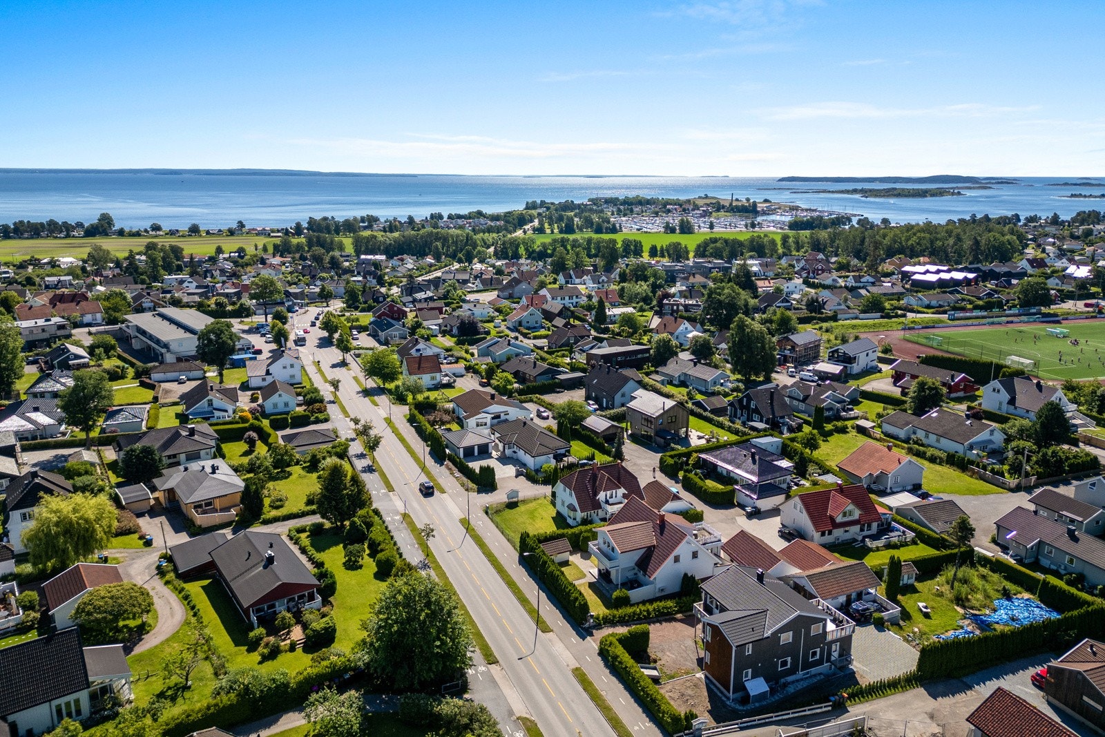 Eiendommen ligger solrikt og sentralt til på attraktive Tolvsrød, få kilometer utenfor Tønsberg sentrum. Galleribilde