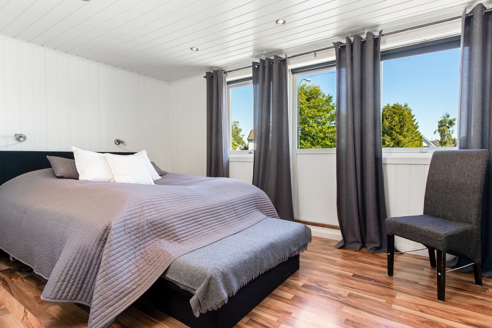 Boligen har fire romslig soverom i andre etasje. Galleribilde