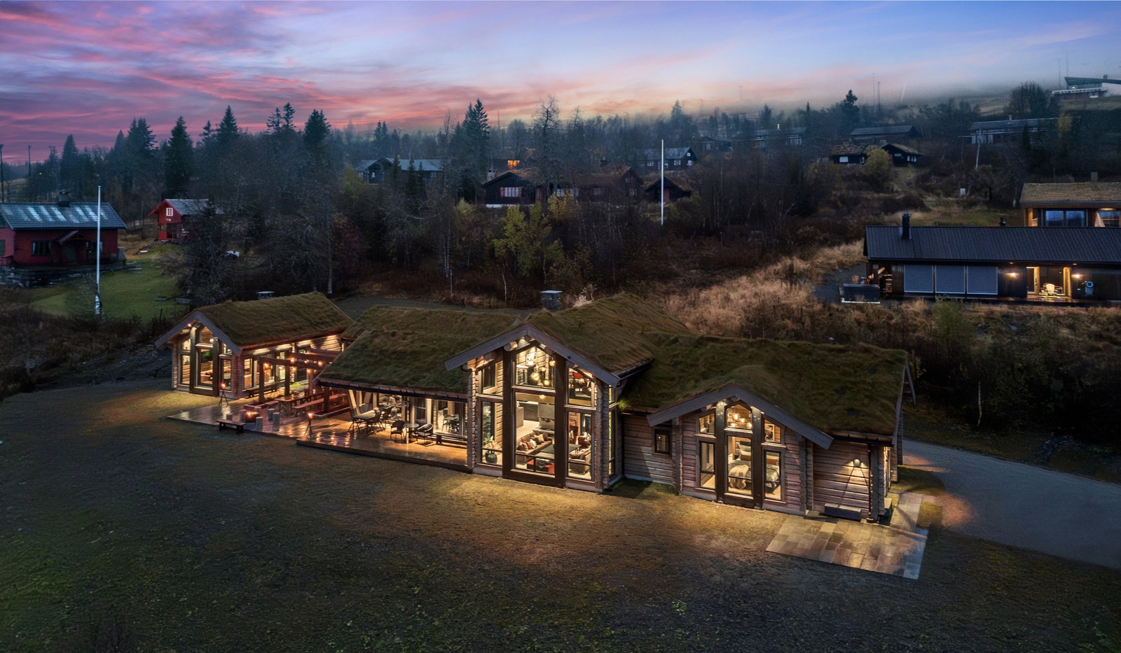 Fantastisk hyttetun fra Østlaft- Foto fra likt visningstun Galleribilde