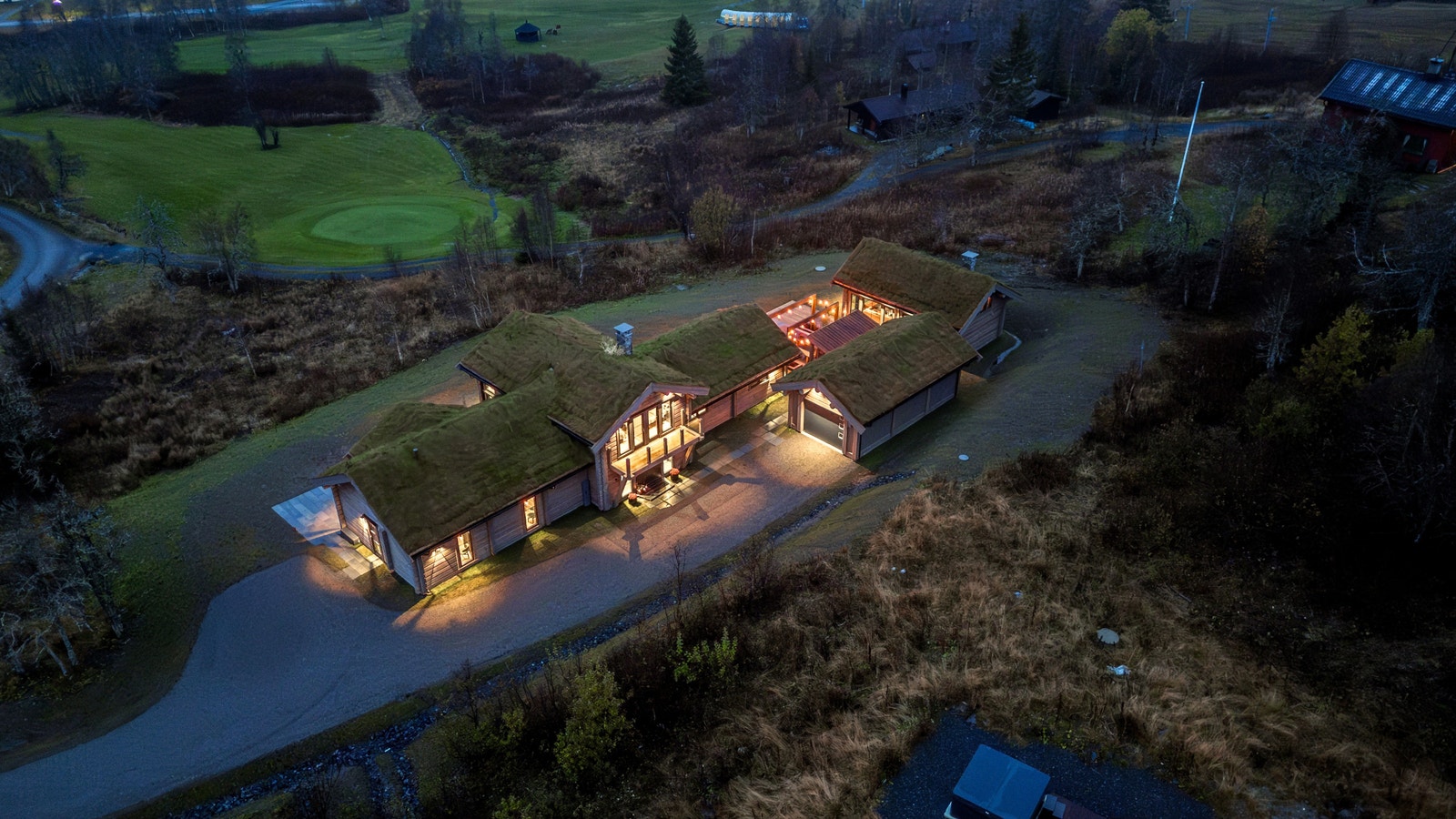 Fantastisk hyttetun fra Østlaft- Foto fra likt visningstun Galleribilde