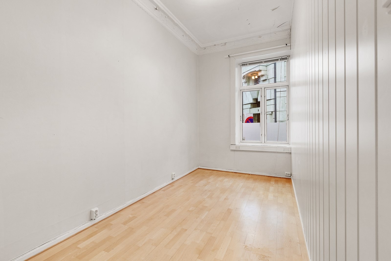 Soverom 3 har også inngang fra entrèen, med utsikt mot gaten. Galleribilde