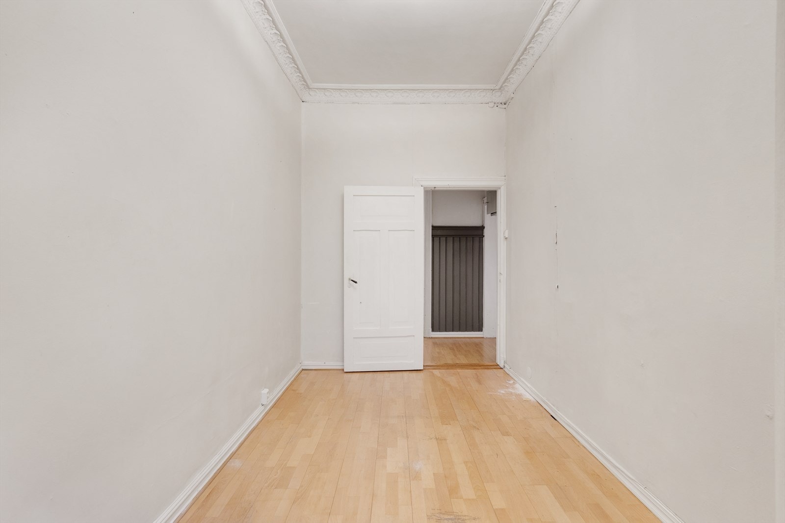 Rommet har inngang fra entrèen og egner seg godt som et hovedsoverom. Galleribilde