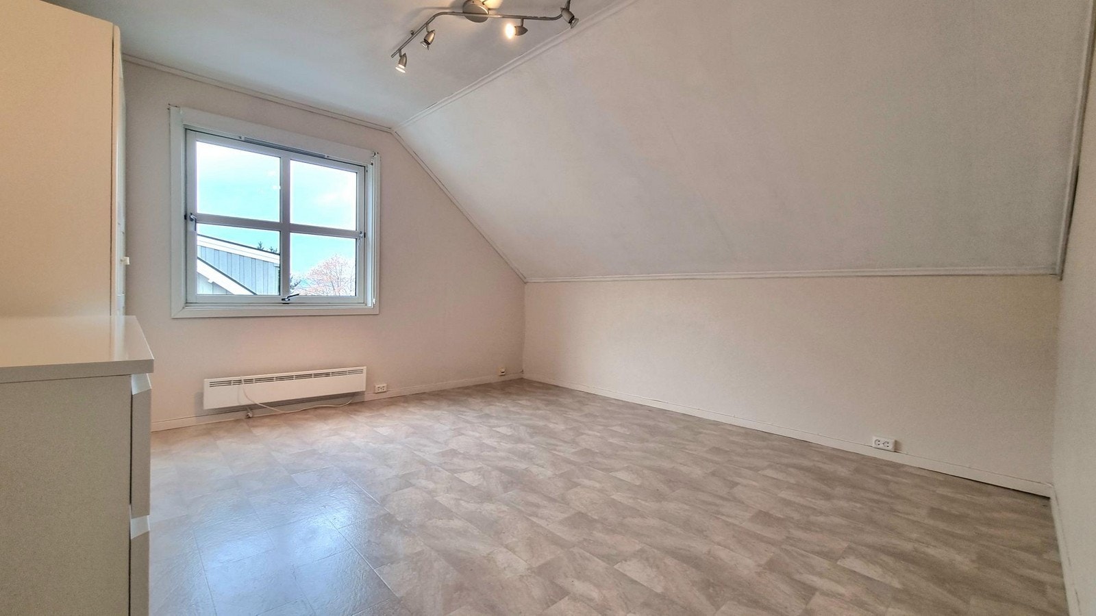 Innredet med garderobeskap Galleribilde