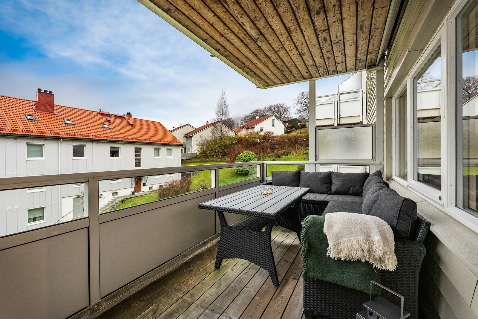 Herlig altan på 9 kvm og sol fra ca. kl 12 -19. Galleribilde