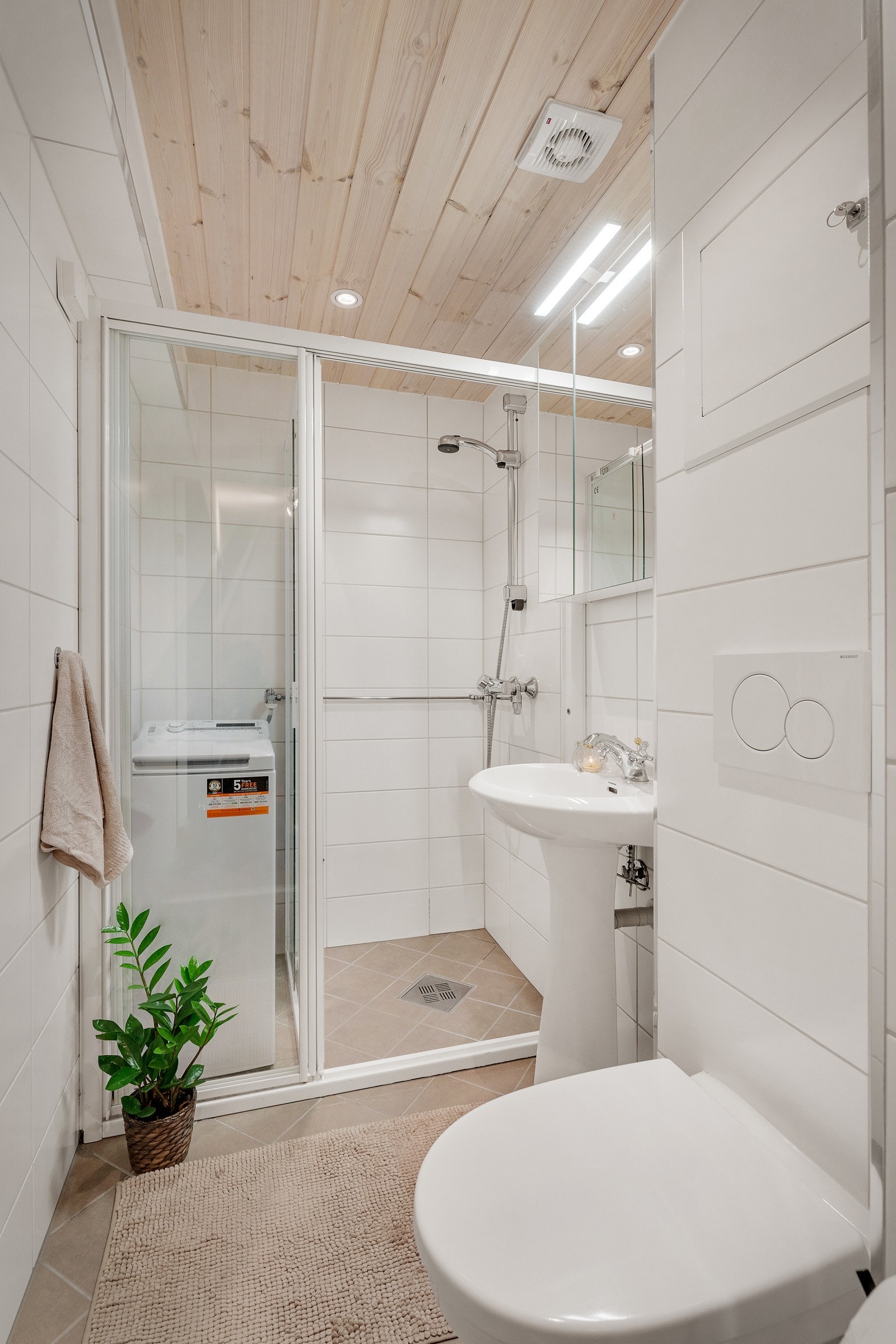 Baderommet var nytt i 2015 og har en tidløs og pen innredning. Galleribilde