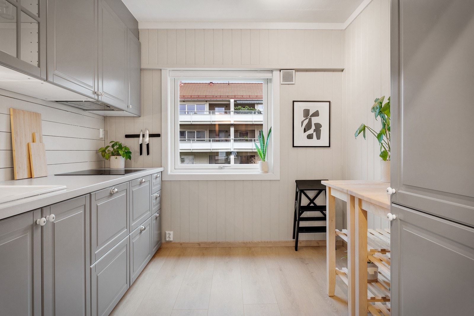 Pen og tidløs kjøkkeninnredning (IKEA) fra 2019. Galleribilde