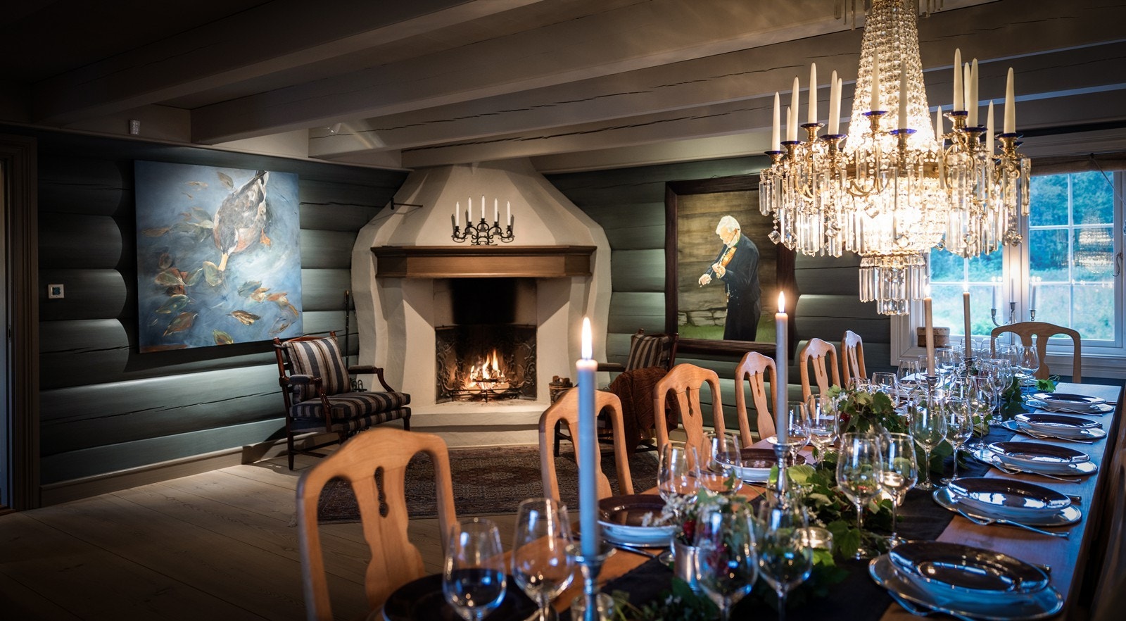 Det storslåtte våningshuset er gårdens hjerte - en perfekt kombinasjon av tradisjon og moderne komfort med vannbåren varme og håndlagde detaljer. Galleribilde