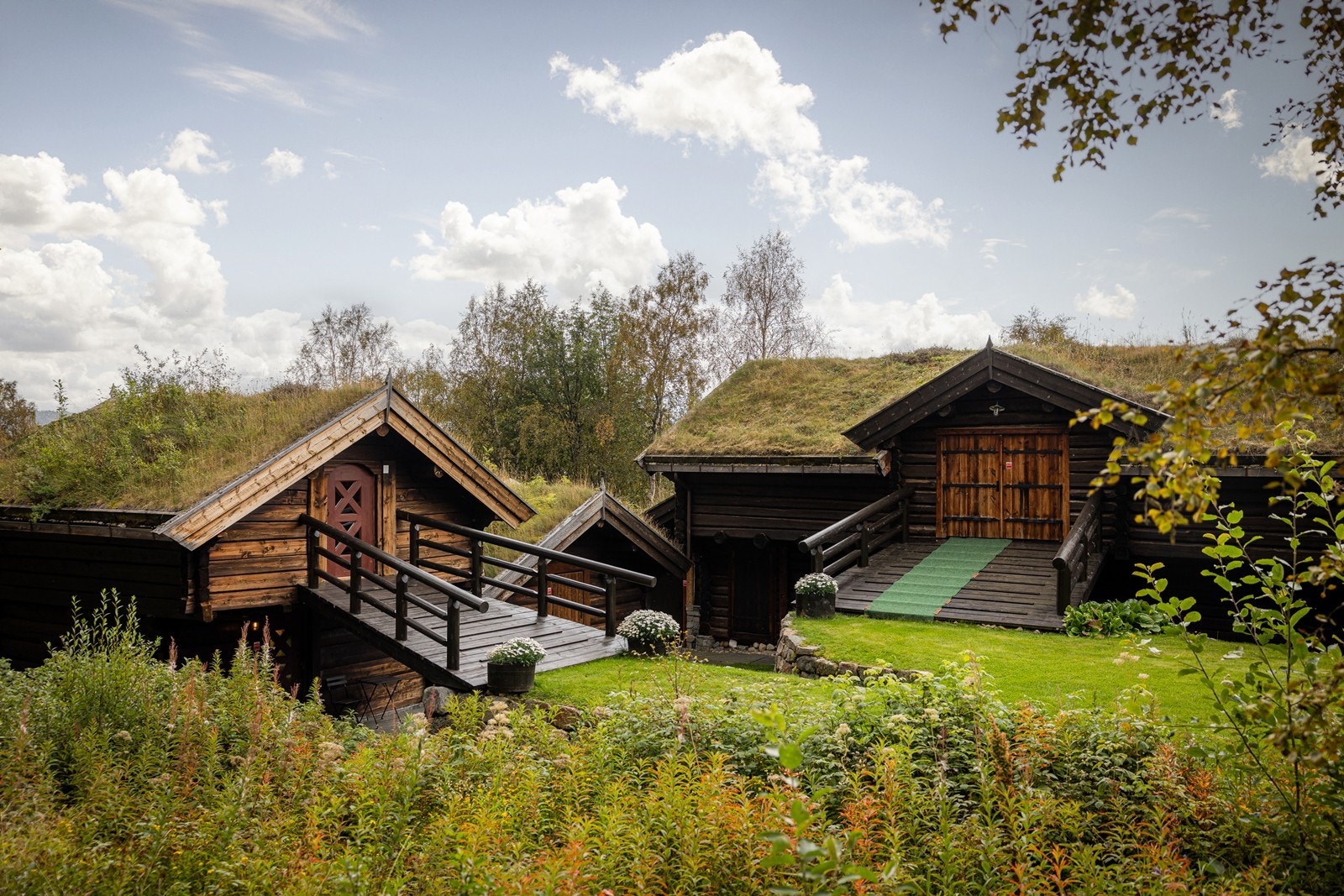 Låven på eiendommen er perfekt for store arrangementer, med et profesjonelt kjøkken, galleri og flere oppholdsrom. Galleribilde