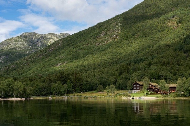 Fjellbygden i Øvre Telemark ligger ved foten av Hardangervidda og er kjent for sin vakre og ville natur. Galleribilde