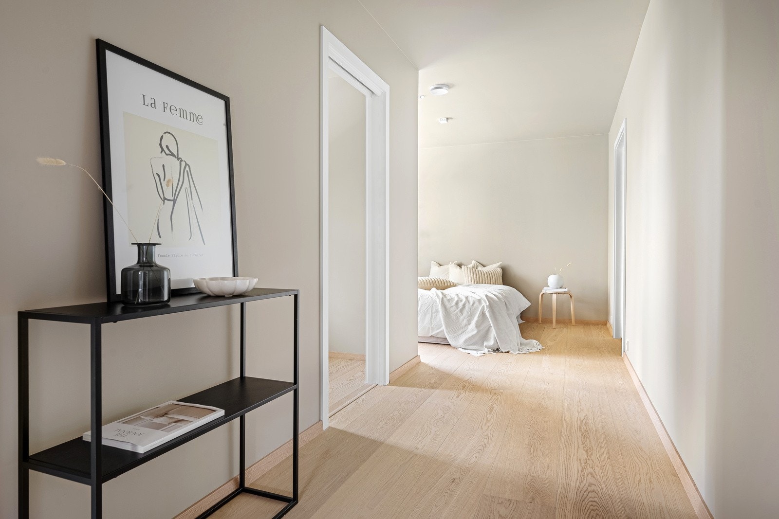 Master bed-room med eget garderoberom og bad. Galleribilde