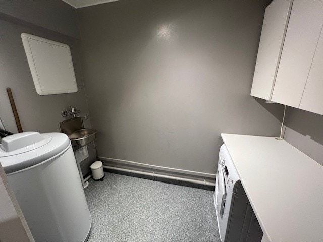 Leiligheten har et eget vaskerom, her kan man henge opp klær og oppbevare en del. Galleribilde