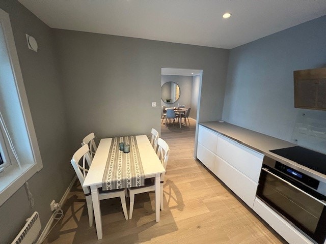 Godt med skap- og benkeplass på kjøkken. Galleribilde