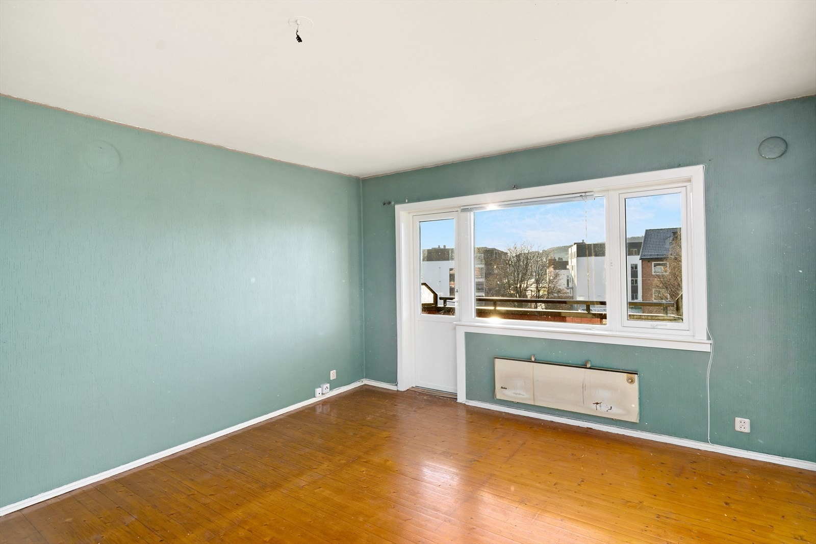 Vinduer og balkongdør er byttet av borettslag i nyere tid Galleribilde